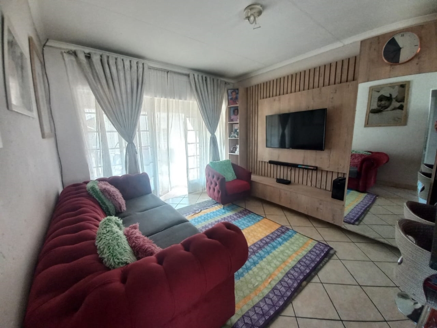 2 Bedroom Property for Sale in Waterval East North West